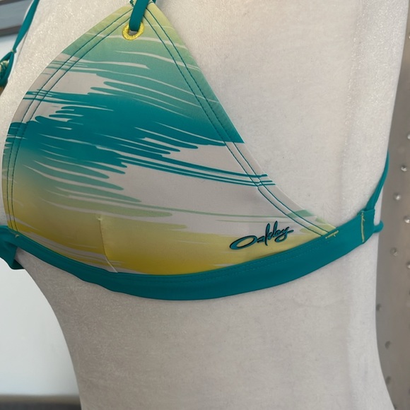 Oakley string bikini top. Size small. - Picture 3 of 6